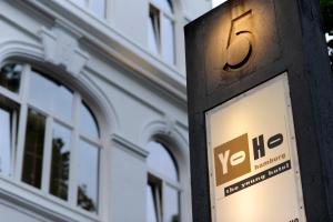 Certificat, premi, rètol o un altre document de YoHo - The Young Hotel