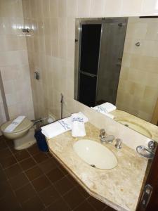 Koupelna v ubytování Hotel Monte Carlo Uberaba - Próximo ao Hospital UFTM , Hospital Dr Hélio Angotti e Hospital Regional Uberaba