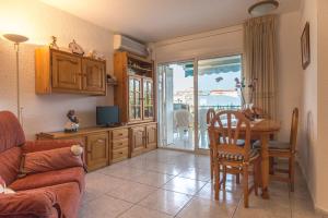 Kuchyň nebo kuchyňský kout v ubytování Calafell Apartment 2