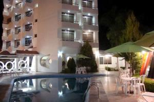 Bazén v ubytování Leo Hotel nebo v jeho okolí