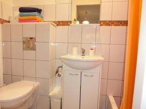 Koupelna v ubytování Pension Skalka + 37 fotografií