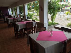 Ресторант или друго място за хранене в Beach Hotel Jacuma