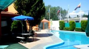 Bazén v ubytování Leo Hotel nebo v jeho okolí