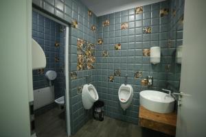 Bathroom sa Hotel Agapi Mamaia