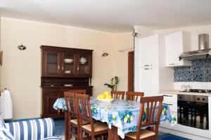Kuchyňa alebo kuchynka v ubytovaní Seaview apartments Stella Maris Agropoli