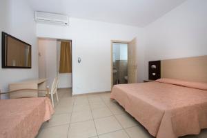 Postel nebo postele na pokoji v ubytování Hotel Nettuno