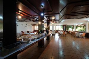 a restaurant with a buffet line with tables and chairs at El Pantanal Hotel & Resort in San José de Chiquitos