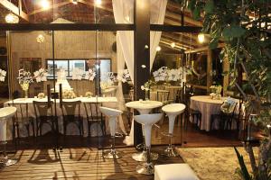 Um restaurante ou outro lugar para comer em Pousada e Restaurante Fim da Trilha
