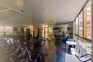 The fitness centre and/or fitness facilities at Apartamento Amoblado, Amplio, Ciudad Salitre Bogotá Colombia