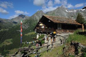 Gallery image of Rifugio Guide Frachey in Saint Jacques