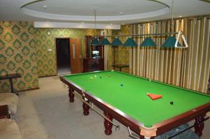 Billiards table sa Land Hotel