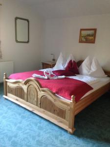 A bed or beds in a room at Appartements Bacherhof