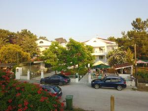 The surrounding neighborhood or a neighborhood close to a szállodákat