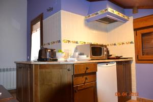 Kuchyň nebo kuchyňský kout v ubytování Apartamentos Rurales Natura
