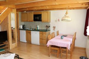Köök või kööginurk majutusasutuses Alpen Chalet