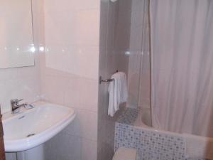 Koupelna v ubytování Hostal Carlos III
