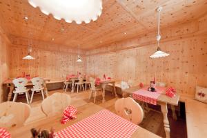 a dining room with tables and chairs in a room at Gasthof Zur Sonne in Cardano