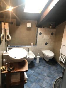 A bathroom at La Meizon de Sara