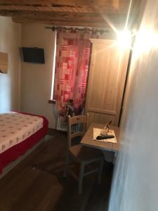 A bed or beds in a room at La Meizon de Sara
