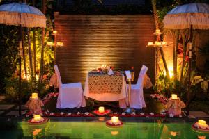 Ein Garten an der Unterkunft DISINI Luxury Spa Villas-CHSE Certified