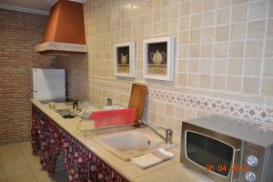 Kuchyň nebo kuchyňský kout v ubytování Apartamentos Rurales Natura