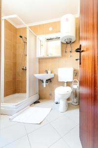 Ένα μπάνιο στο Apartments & Rooms Tina Drazica