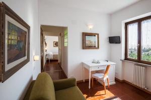 TV a/nebo společenská místnost v ubytování Hotel Porta Romana di Luce Hotels