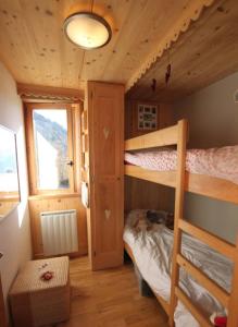 Katil atau katil-katil dalam bilik di 65m2 - balcon et vue sur les Aravis