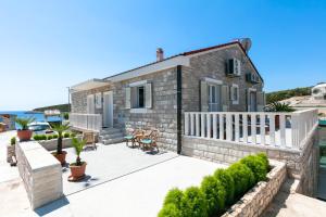 Hrvatska, RUKAVAC-OTOK VIS, Apartments Dalmatino