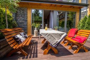 Patio alebo iná vonkajšia časť ubytovania Apartamenty Pod Giewontem Lux&Spa Zakopane