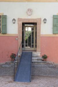 The facade or entrance of Villa del Cardinale