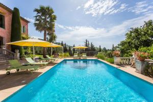 Bazén v ubytování Mas Du Roc Bed & Breakfast nebo v jeho okolí