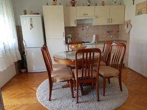 Kuchyň nebo kuchyňský kout v ubytování Apartment Marija & Iko