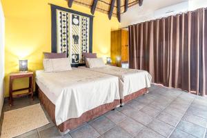 מיטה או מיטות בחדר ב-Trans Kalahari Inn