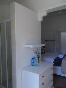 Postel nebo postele na pokoji v ubytování Breeze Inn Guesthouse