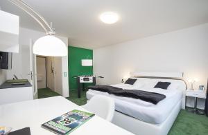 Postel nebo postele na pokoji v ubytování Eilenriedestift Hotel