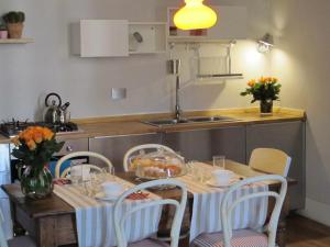 A kitchen or kitchenette at Le Porte di Marzo