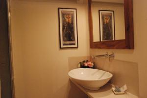 A bathroom at Le Porte di Marzo