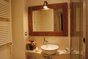 A bathroom at Le Porte di Marzo Még 23 kép