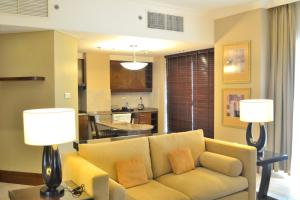 Posezení v ubytování Sheraton Khalidiya Hotel