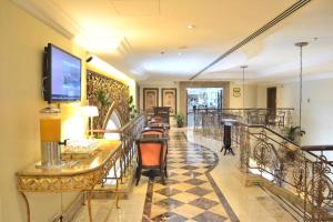 TV a/nebo společenská místnost v ubytování Sheraton Khalidiya Hotel