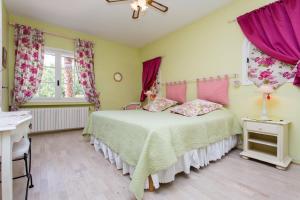 Postel nebo postele na pokoji v ubytování Mas Du Roc Bed & Breakfast