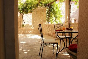 Patio alebo iná vonkajšia časť ubytovania Vacation house "Kaštil" Pučišća - Brač