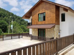 Gallery image of Crystal Town House in Bakuriani