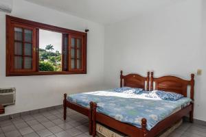 a bedroom with a bed and a window at Casa Riviera in Riviera de São Lourenço +14 photos