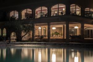 La Posta Hotel & Thermal Spa内部或周边的泳池