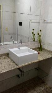 2/4 Farol da Barra tesisinde bir banyo