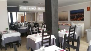 Een restaurant of ander eetgelegenheid bij Hotel L'Alguer