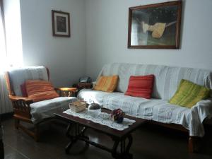a living room with a couch and two chairs at Belvilla by OYO Casa Via Pieve in Ponte della Venturina