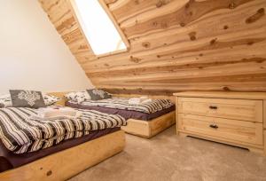 Posteľ alebo postele v izbe v ubytovaní Apartamenty Kiry Zakopane
